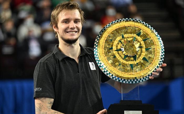 扬尼斯的消 扬尼斯的消