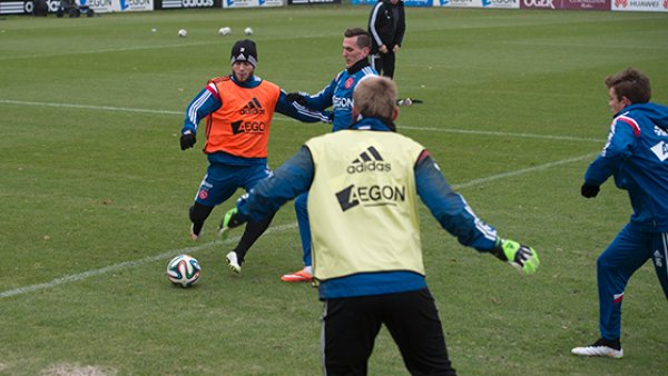 在激烈的联 在激烈的联