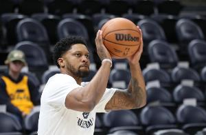 其中许多球 其中许多球