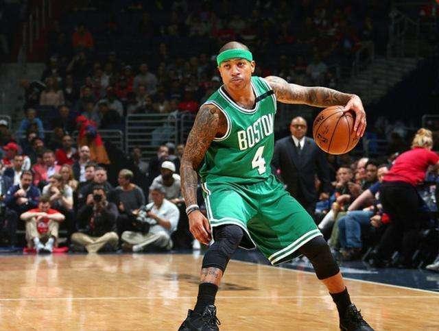 的表现备受 的表现备受