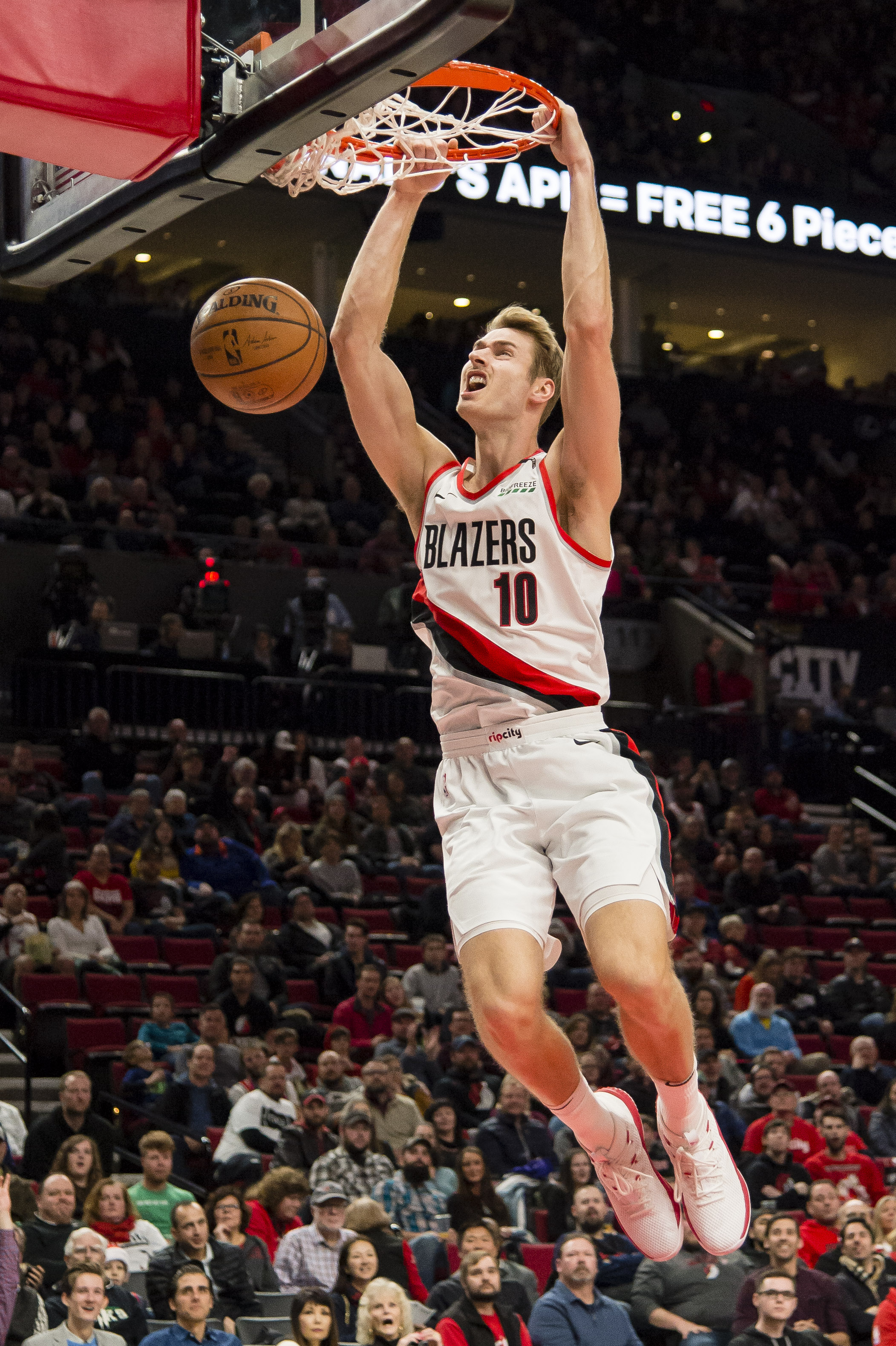 向当地公安 向当地公安