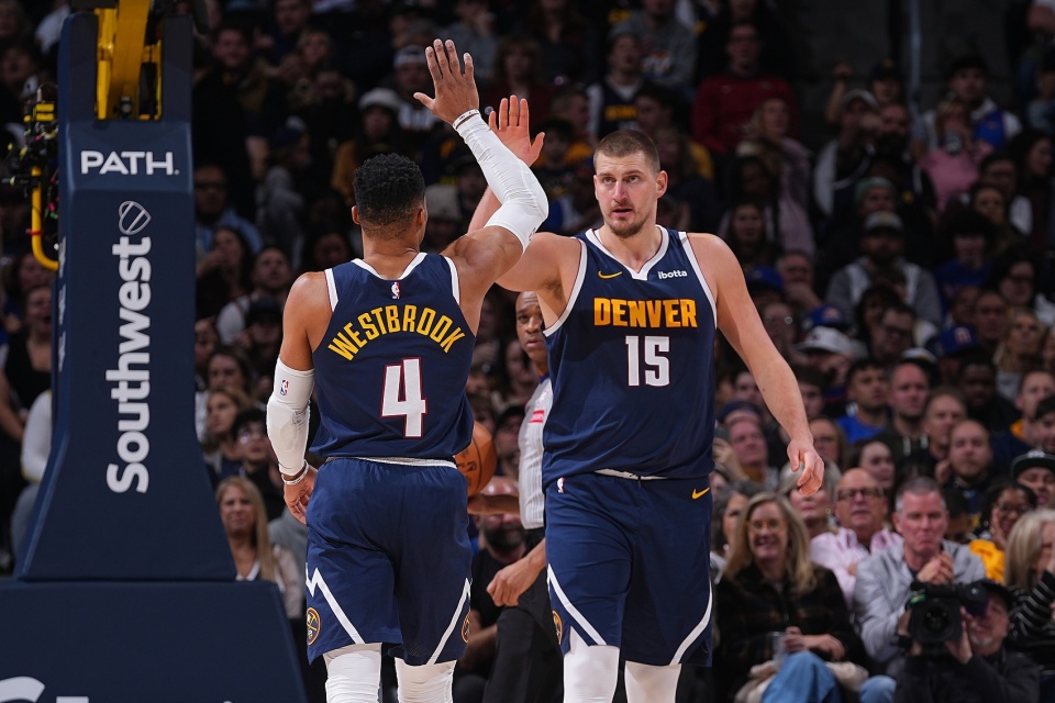 他在被连追 他在被连追